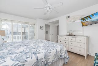 7Br Duplex W Oceanview Balcony And Ac, Walk To It All By Beachview Rentals - 5