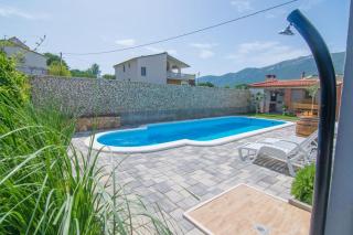 Family-friendly apartments with swimming pool Kostanje, Omis - 25072 - 5