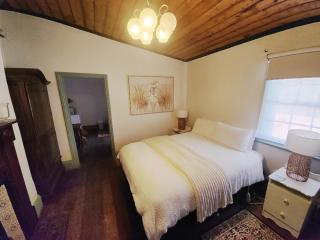 Downie - Historic Accommodation with En-suite and Mod Cons - 9