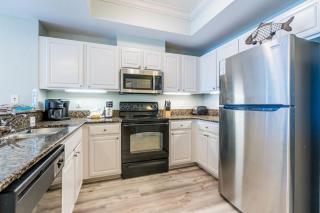 Crystal Tower 305 by Youngs Suncoast - 3