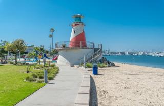 Cozy Studio W Deck, Prime Location Steps To Beach And Bay By Beachview Rentals - 2