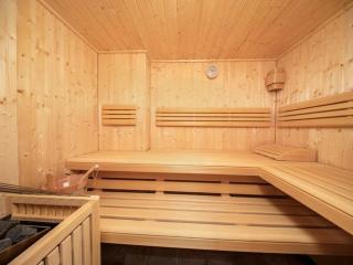 Chalet with Sauna Near Ski Bus - 9