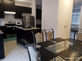 Modern Vaughan Retreat, 10 mins to Pearson Airport, Vaughan Mall - 7