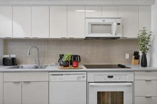 Upscale 2 Bedroom Suite near Yaletown - 2