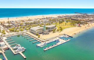 Cozy And Central 3Br, Steps From Sand And Marina Park By Beachview Rentals - 5