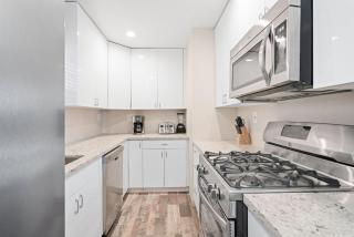 Cozy Cottage W Ac, Stylish Interior, One House From Beach By Beachview Rentals - 1