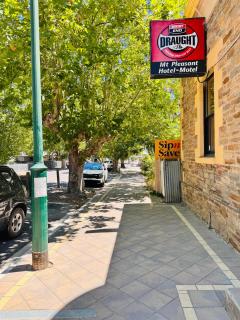 Mount Pleasant Hotel - 1