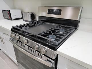 Modern 2BR Guest Suite w En-Suite Bathrooms 10 min to Rodeo Drive Near Kaiser and Cedars hospitals - 2