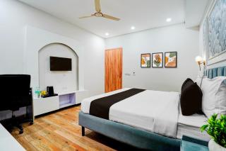 Townhouse Oak Sector 18 Metro Station Formerly Raasha Inn - 8