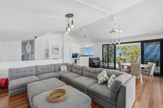 Centrally Located Home with Amazing Ocean View! Townsville - 6