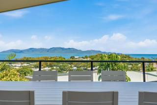 Centrally Located Home with Amazing Ocean View! Townsville - 4