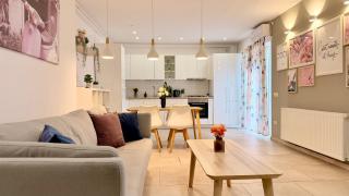 Splendid 2BR Apartment with Breathtaking Views of Casa Poporului - 0