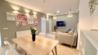 Splendid 2BR Apartment with Breathtaking Views of Casa Poporului - 3