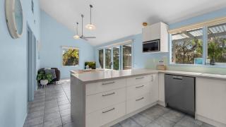Aldebaran Road Beach House - 8