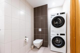 2BR, Parking Included, Wi-Fi, next to Old Town - Tallinn - 1