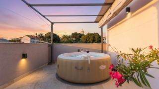 Stylish Duplex with Private Jacuzzi - 9