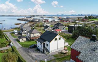 Awesome Home In Harøya - 0