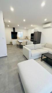 Jolie maison deux chambres cuisine équipée et petit jardin - 1