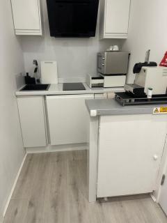 The smaller new refurbished ensuite room 5min from beach parking in Guest house - 4