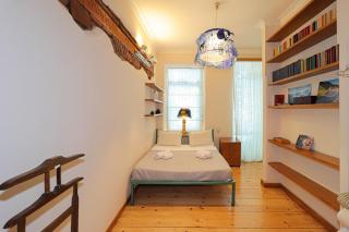 Colorful apt w a furnished terrace 2 min from Rustaveli avenue - 5