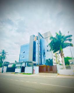 Luxury 1-Bedroom Apartment with Gym & Rooftop Pool - Airport Residential - 6