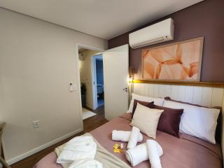 Apartamento no Cambuí - 2 Quartos com Ar e Vaga - 1