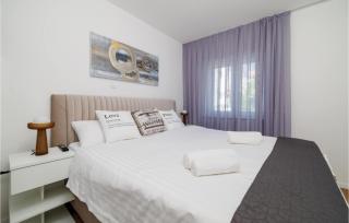 2 Bedroom Beautiful Apartment In Crikvenica - 6