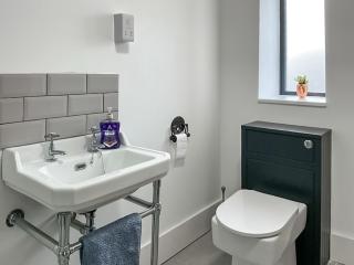 The Barn- Uk50811 - 1