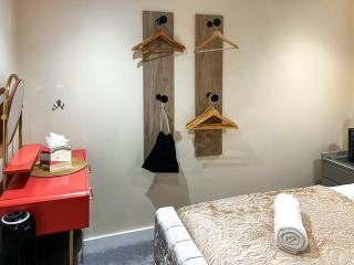 Oasis Boutique - Uk51036 - 1