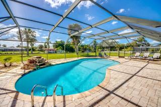CoralVilla Seafan - prime location, with pool and canoes - 0