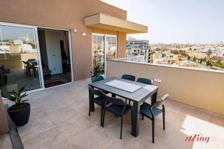 Chic Poolside Apartment in St Julians Malta - 9