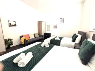 Spacious and Modern 2BR Apartment - Free Parking - 0