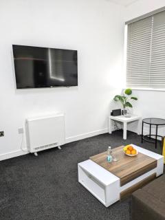 Spacious and Modern 2BR Apartment - Free Parking - 8