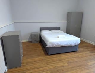 6 bedroom, 3 shower practical home - 9