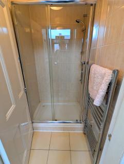 6 bedroom, 3 shower practical home - 4