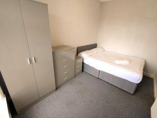 6 bedroom, 3 shower practical home - 2