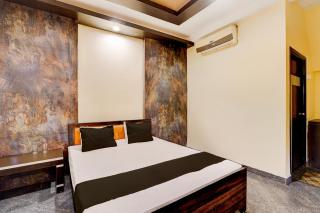 SPOT ON The Highway Courtyard - 5