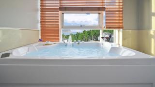 Janghohang J Story Spa Pension - 8