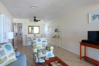 Pet-Friendly And Really Close To Beach! - 5