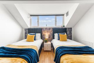 Exquisite 4 bed in Leeds - Sleeps 10 - 8