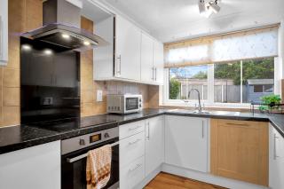 Modern Four Bedroom House Sleeps Eight with driveway parking and ultra fast WIFI Close to NEC JLR HS2 Birmingham Airport Solihull Hospital - Olton - 6