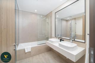 Vogue Al Wasl 1 Residences Near Zabeel Park, Two Bedroom Apartment with Balcony and City View, Access to all Amenities, Walkable to Max Fashion Metro Station - 2
