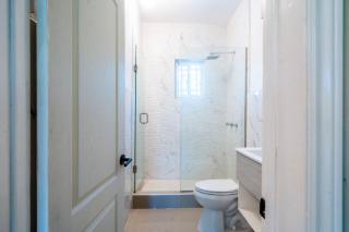 Modern Home 10minsToBeach, Private Cliff, AC WiFi - 2