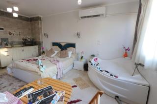 panoramic pyramids view with jacuzzi - 5