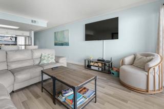 Cozy Condo With Pool Steps From Vanderbilt Beach - 5