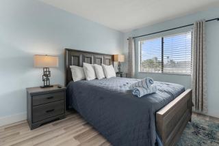 Cozy Condo With Pool Steps From Vanderbilt Beach - 2