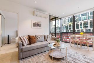 11N Abnb-Style Apt in Docklands 2BR with Free Parking, Plus Pool and 5 mins to Crown - 5