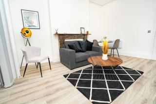 Stylish Flat with Terrace in Cheltenham Centre - 4