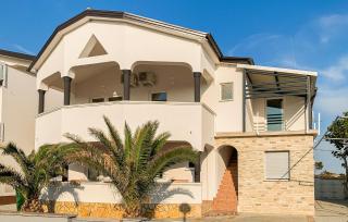 2 Bedroom Gorgeous Apartment In Vir - 9