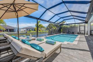 Saltwater Pool, Game Room & Canal-View Escape - Gold Coast Getaway - Roelens - 9